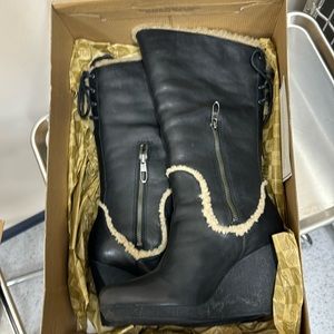 Never Worn - UGG boots